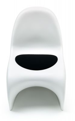 Weißer Panton Chair mit schwarzer Filz Sitzauflage von Hey Sign für bequemes Sitzen.